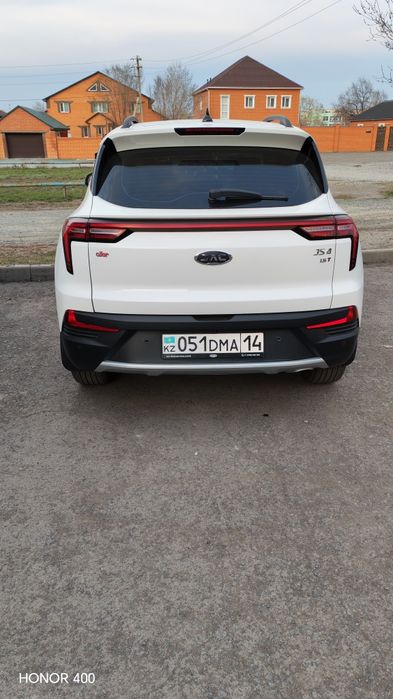 JAC JS4  кроссовер