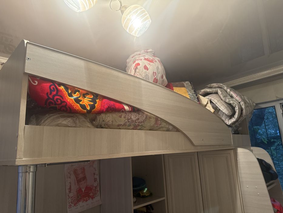 Двухярусный кровать