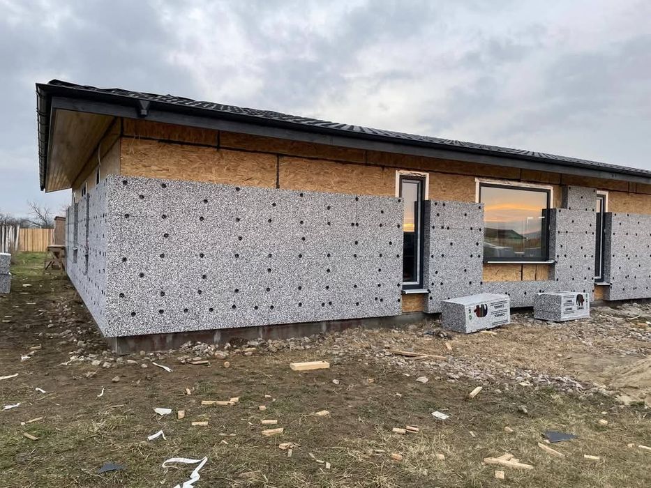 Vand case pe structura metalica din panouri sandwich  8.5 x 10m