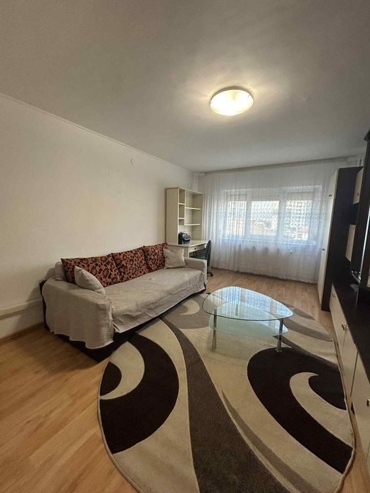 Închiriez apartament 3 camere