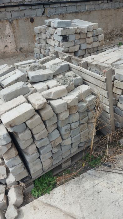 Продам кирпичи, пескоблоки советские