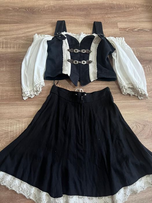 Costum Tradițional Bavarez din Două Piese cu Dantelă