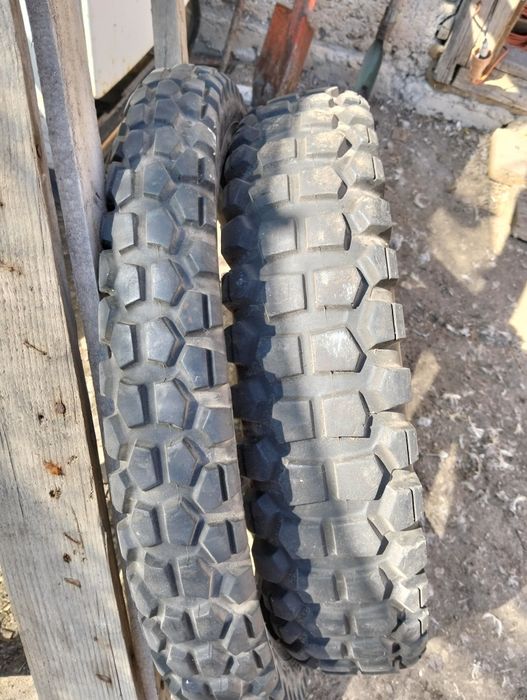 Продам шины на мотоцикл для кросса.