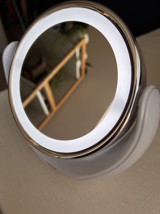 Козметично огледало с лед осветление