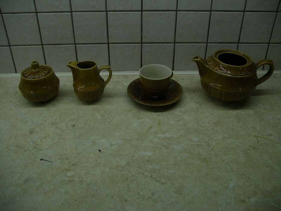 Стар сервиз за кафе и чаи.