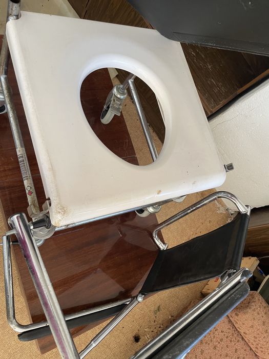 Инвалидна количка BB до 125 кг. И тоалетна за трудноподвижни.