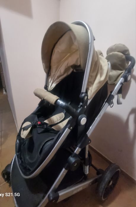 Продам  коляску - универсал  дл 3 лет дождевик в подарок