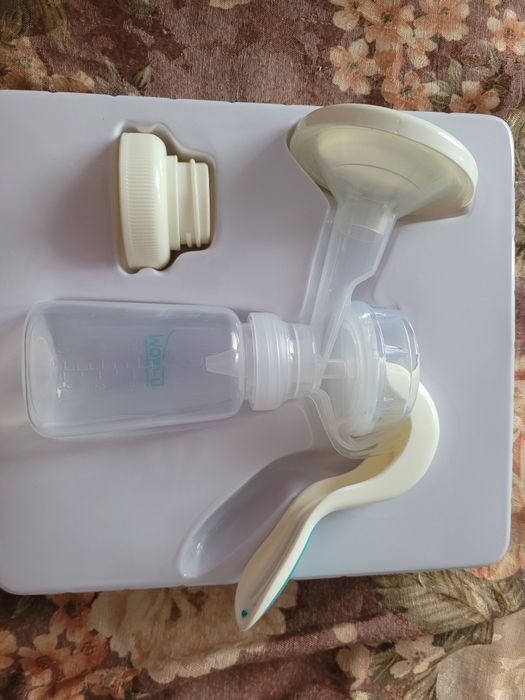 Vând pompă de sân manuală nouă