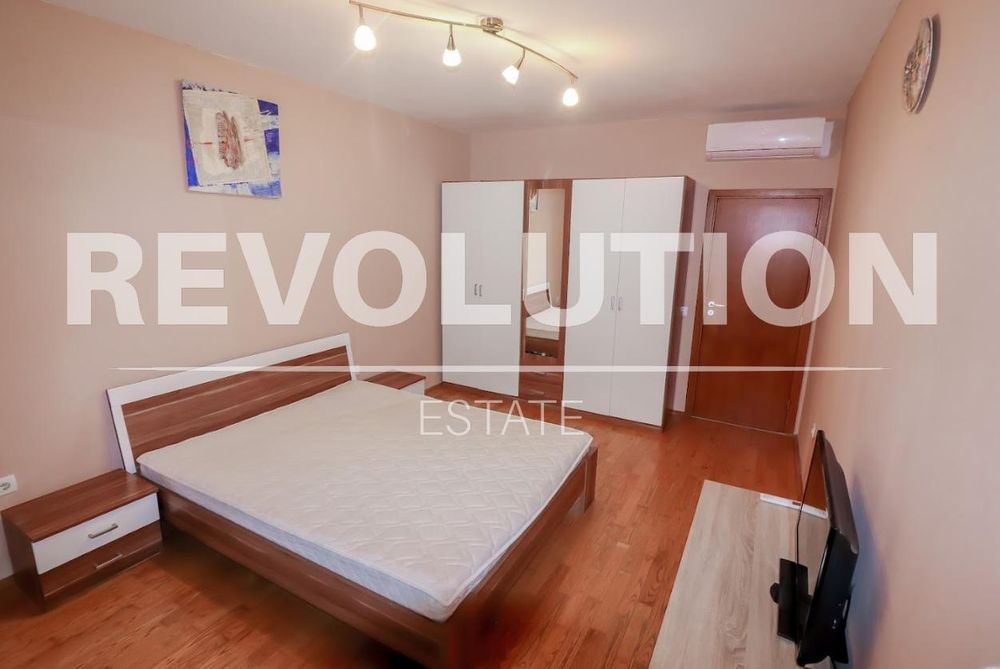 Дава се под наем Двустаен апартамент в Варна, Център - 76 кв.м за 750 € - Снимка #3