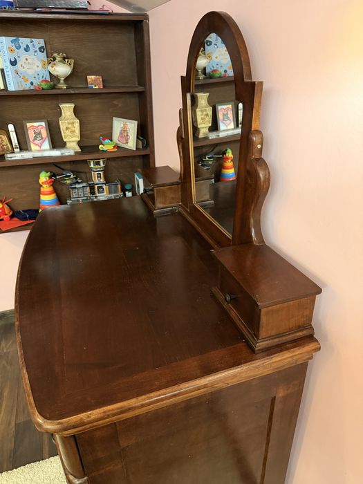 Масивен дървен скрин 112х66 мебел орех