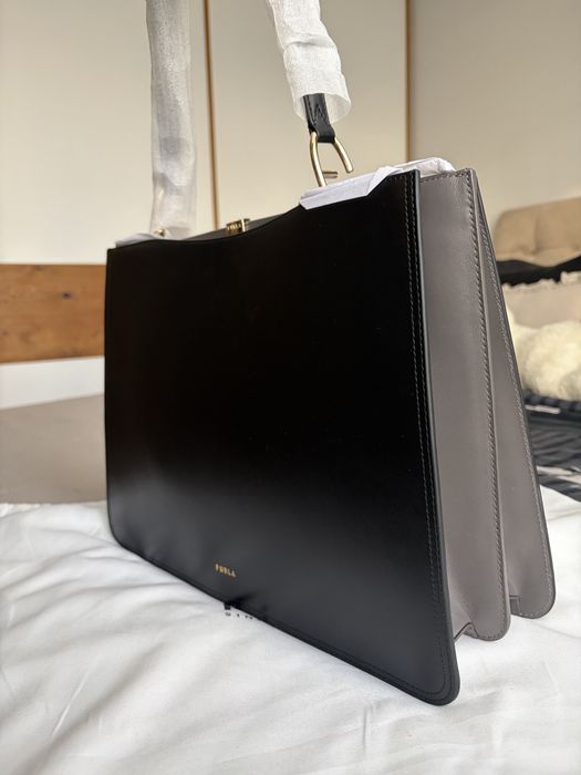 НОВА чанта Furla Agata