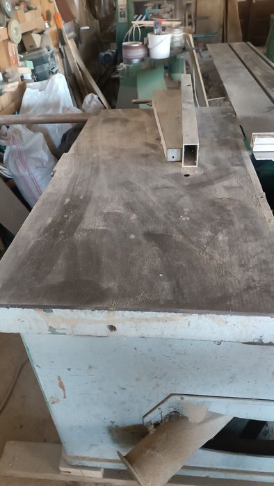 Vând circular cu incizor