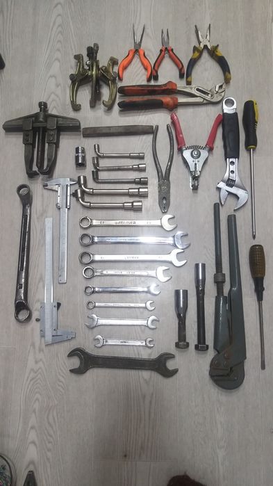 Продаются набор ключей и всякие вещи