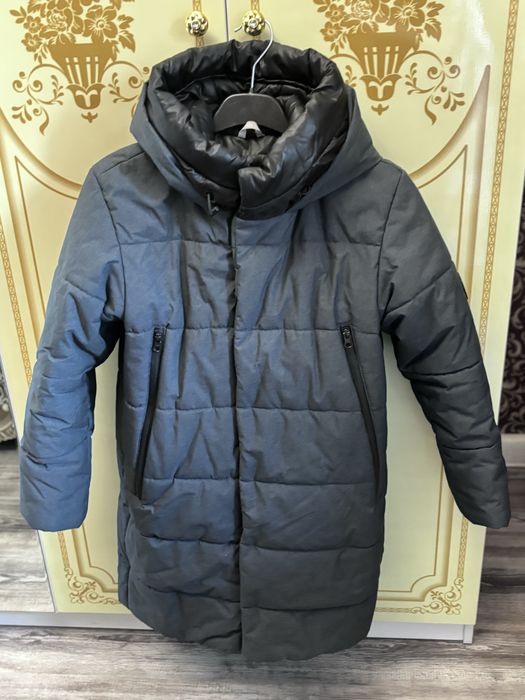 Мужской пуховик графитового цвета