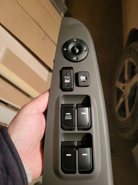 Запчасть  на хюндай элантра . .