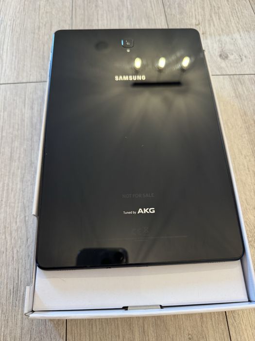 Tableta Samsung Galaxy Tab S4 T830, 10.5”, 64GB, 4GB RAM, Wi-Fi, Black - prezinta burn pe ecran - tenta de roz intrucat a rulat un clip publicitar