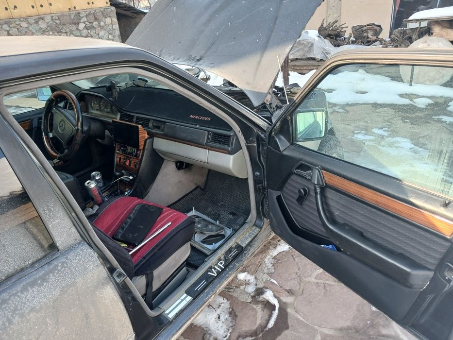 Мерседес 124 102 двиготел 2,3 обем