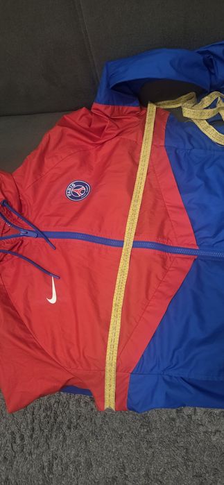 Jacheta de  vant Nike Paris Saint- Germain,marimea L stare foarte buna