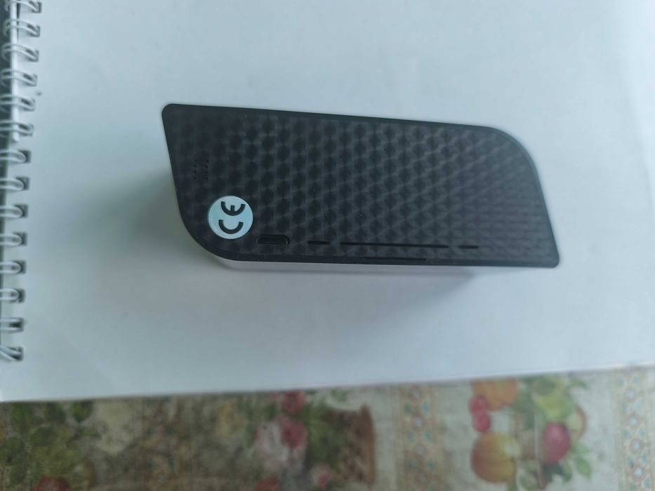 Ceas de noptiera cu camera wifi si aplicatie mobila