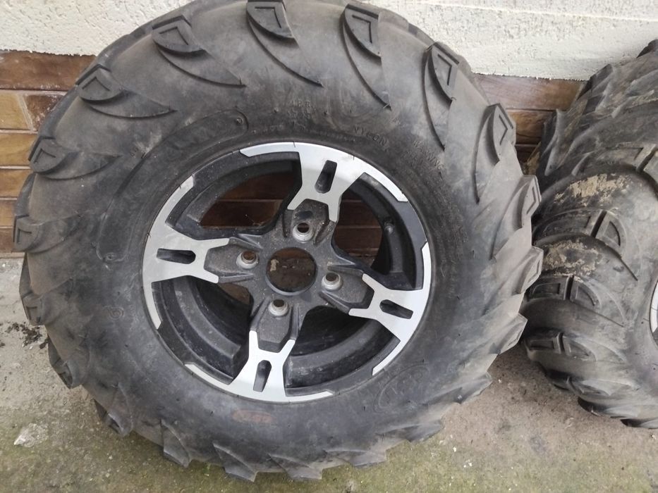 Vând set roți CF moto,noi