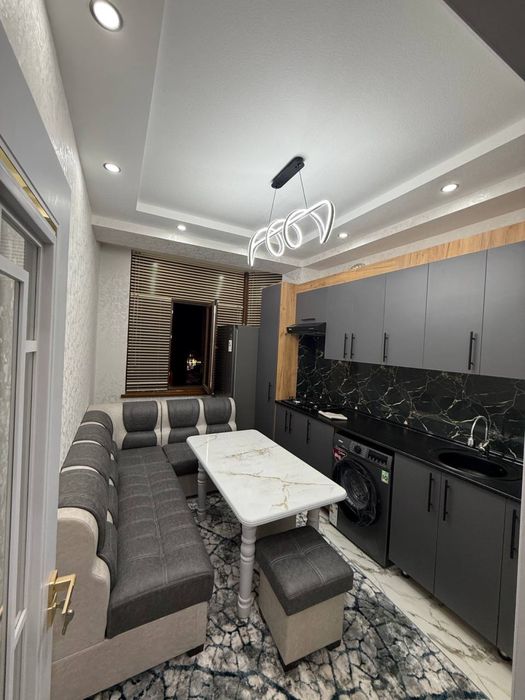 Arenda bakzal 450$  2/4karavanni orqasi