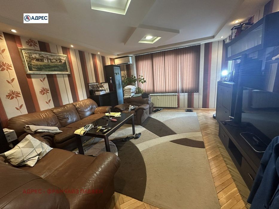 Продава се Тристаен апартамент в Плевен, 9-ти квартал - 97 кв.м за 2031 €/кв.м - Снимка #3