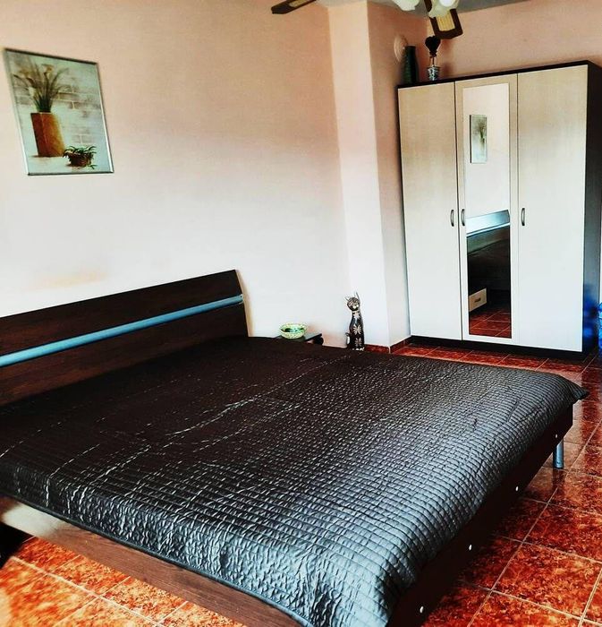 Дава се под наем Двустаен апартамент в Бургас, Славейков - 60 кв.м за 459 € - Снимка #2