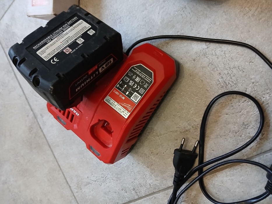 Pistol pentru cuie Milwaukee M18