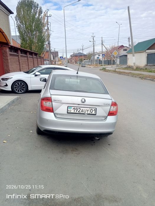 Продам машину Шкода рапид