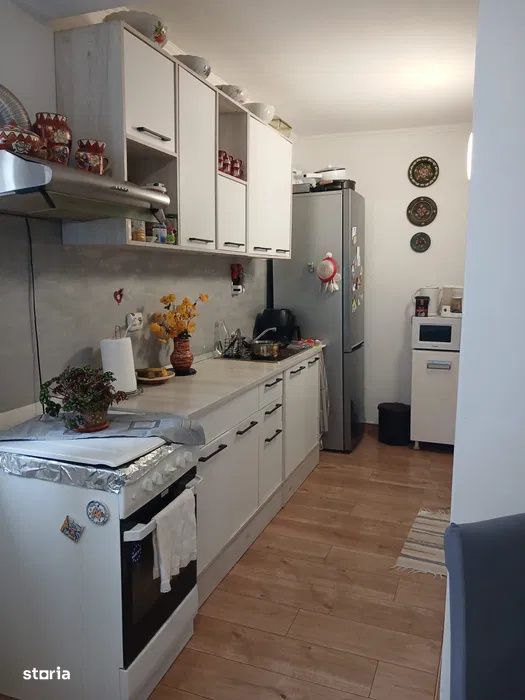 Apartament 2 camere, 42 mp, balcon, garaj zona Terra