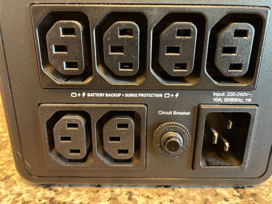 APC Easy UPS surse de curent Line-Interactive 2,2 kVA 1200 W 6 ieșirII