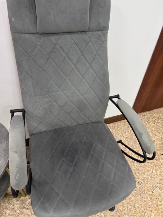 Крксла офисные 2шт одинаковые