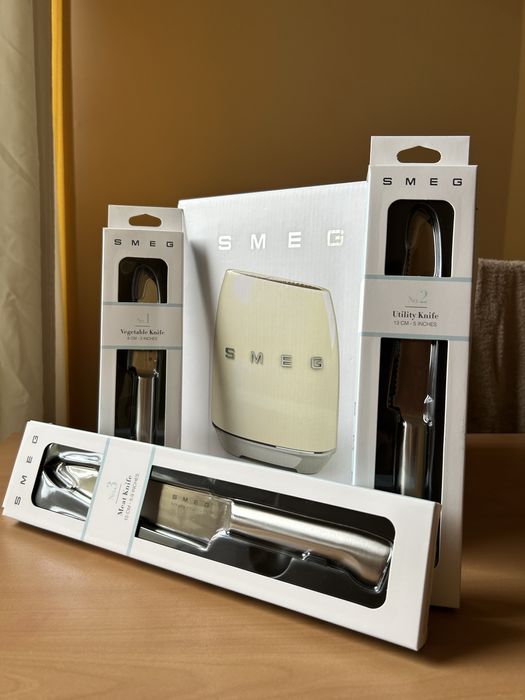 Блок с 6 броя ножа SMEG + подарък 4 броя стек ножа!