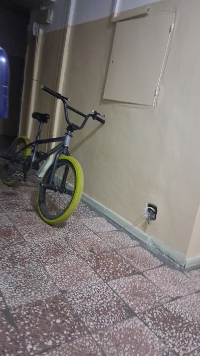 Bmx de vinzare sau schimb este in stare buna mici zgirieturi