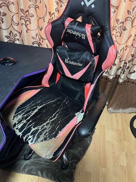 Продам игровое кресло Defender