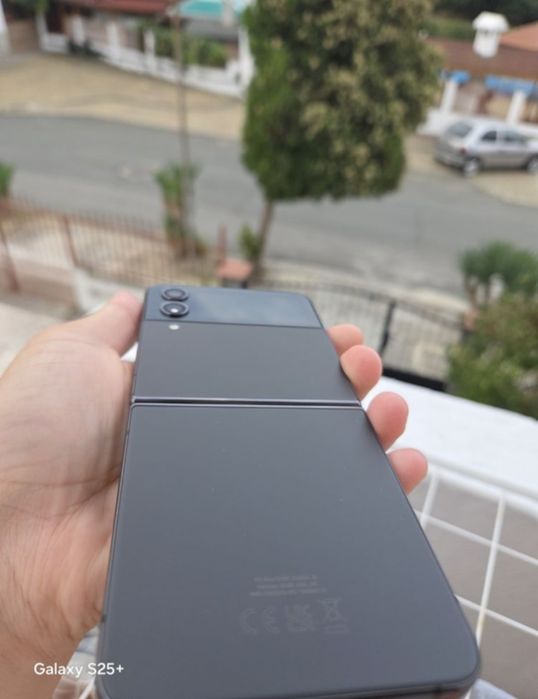 Samsung flip 4  256 GB