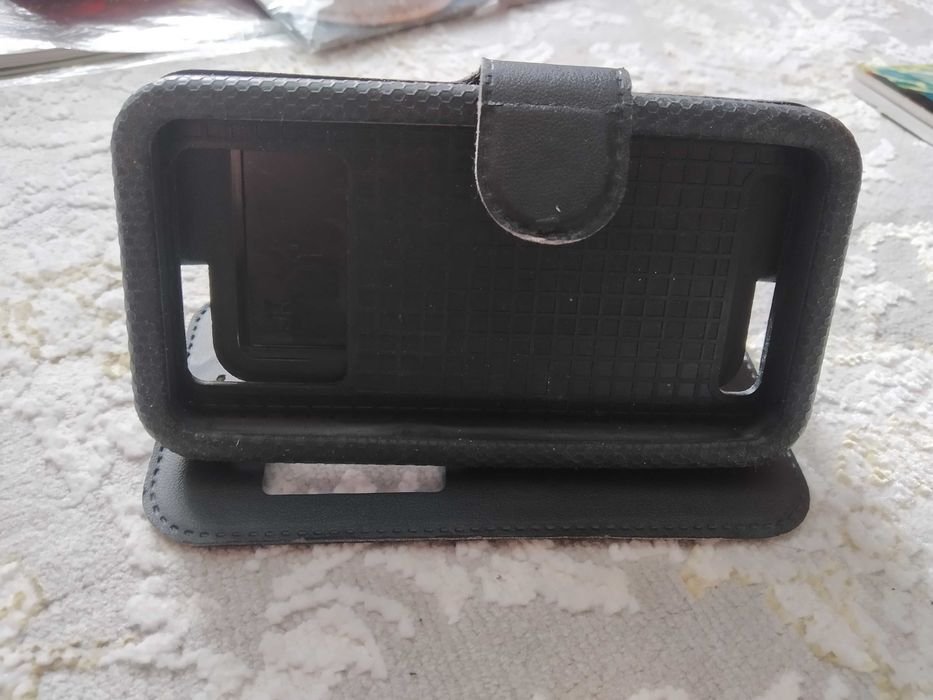 Универсальный чехол на смартфоны старого типа