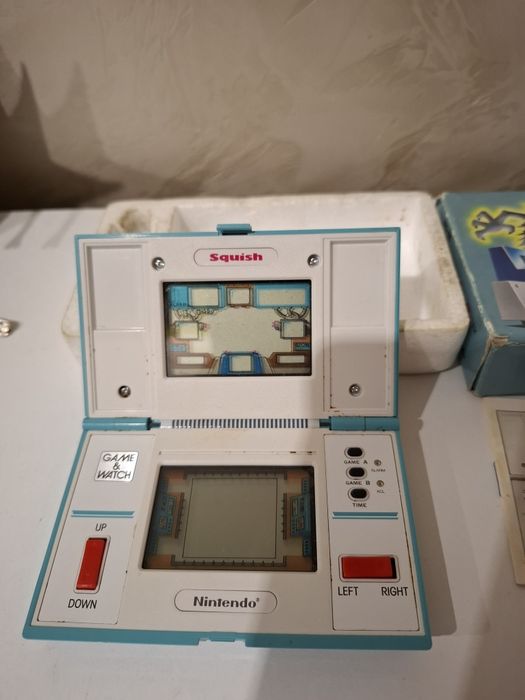 Японска ретро конзола Nintendo Game & Watch Squish