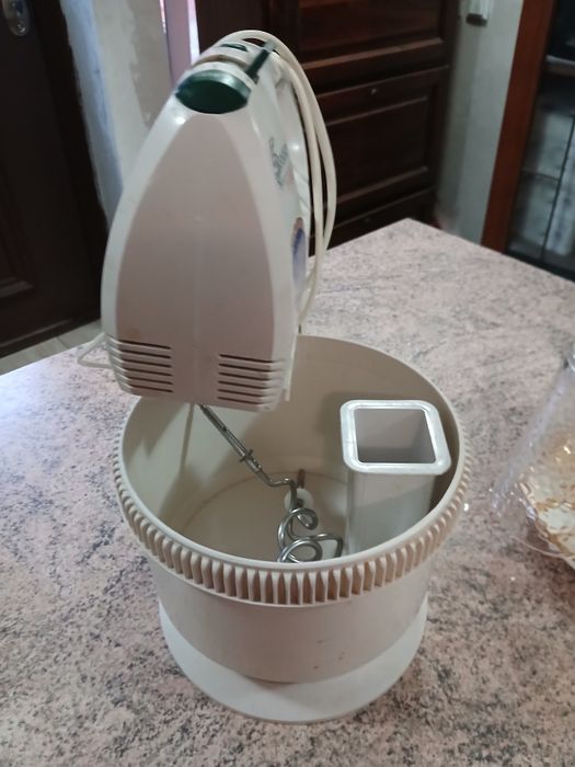 Миксер кухонный.