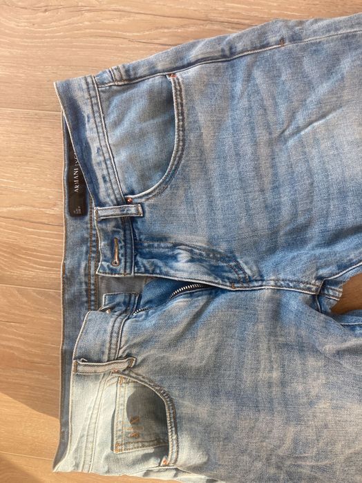 Продавам дънки Armani Exchange (AX) Цвят: светло син Размер: 31 (slim fit)