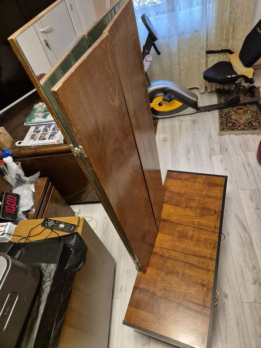 Comodă din lemn masiv cu oglinda