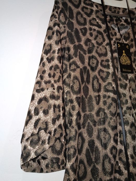 Платье тигровый принтом продам.