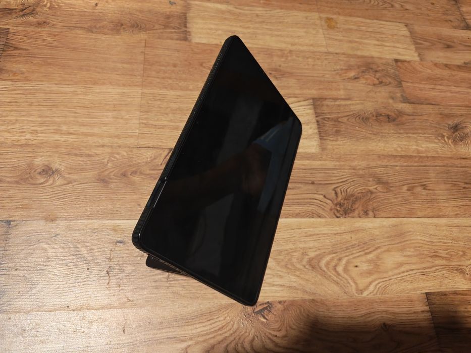 Samsung Galaxy Tab S8 5G + калъф