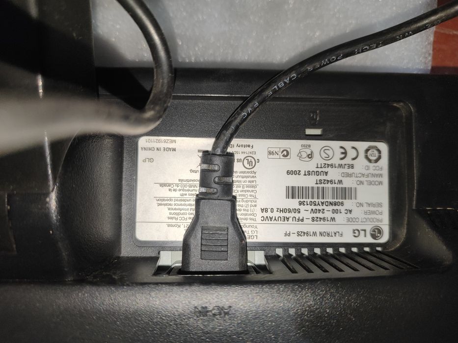 LG E1942s хороший