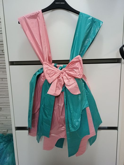 Rochie din materiale reciclabile