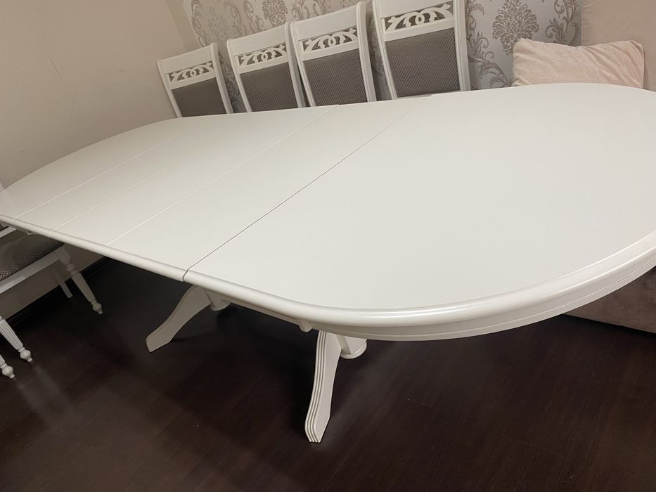 Продам стол и 6 стульев.