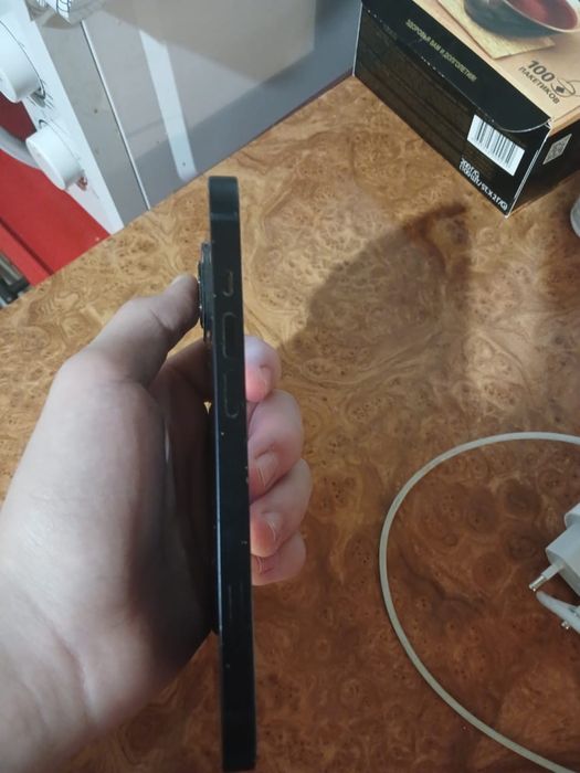 Продам Айфон 13