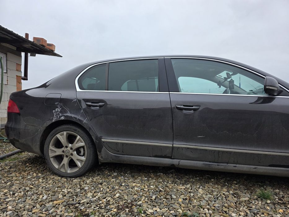 De vânzare! Skoda Superb 2011 2.0 diesel Avariată