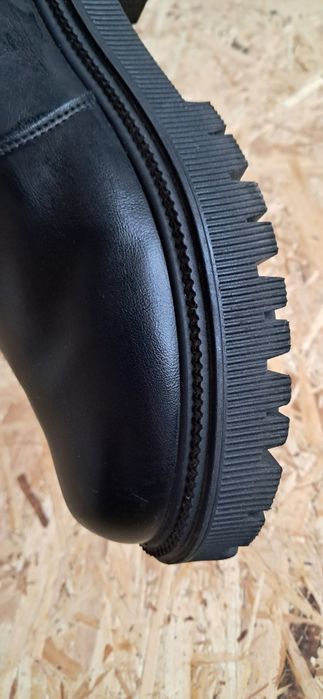 Продаю женские ботинки!