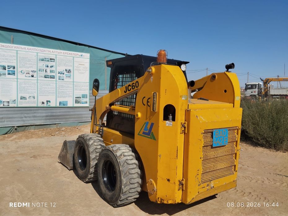 Мини погрузчик JC60H